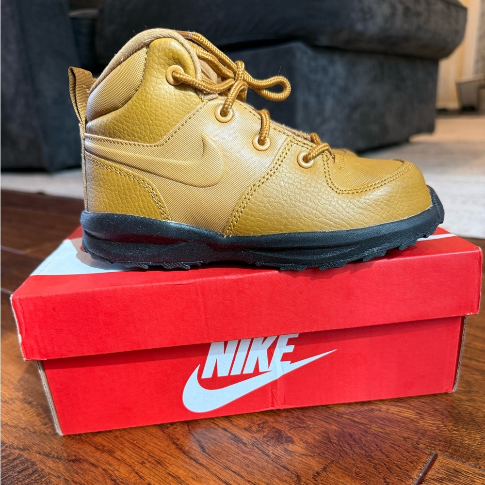 LIKE NEW Nike Toddler/Kids Tan Boots with Black Sole - Size 10C